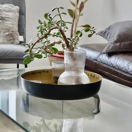 Design By Interior - Bahnhofnaehe, Ruhig, Modern, Arbeitsplatz, Ebk Apartamento *