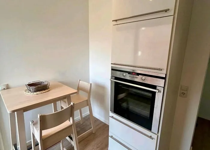 Design By Interior - Bahnhofnaehe, Ruhig, Modern, Arbeitsplatz, Ebk Apartment *